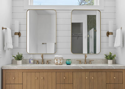 609 Augusta Ave bathroom