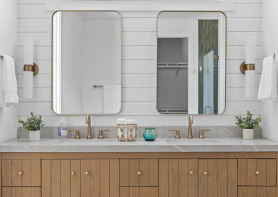 609 Augusta Ave bathroom